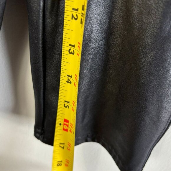 Spanx Womens Faux Leather Workout Short Black Size Small - Picture 4 of 7